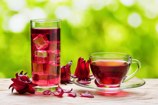 Chá de hibisco: propriedades, contraindicações e efeitos no corpo